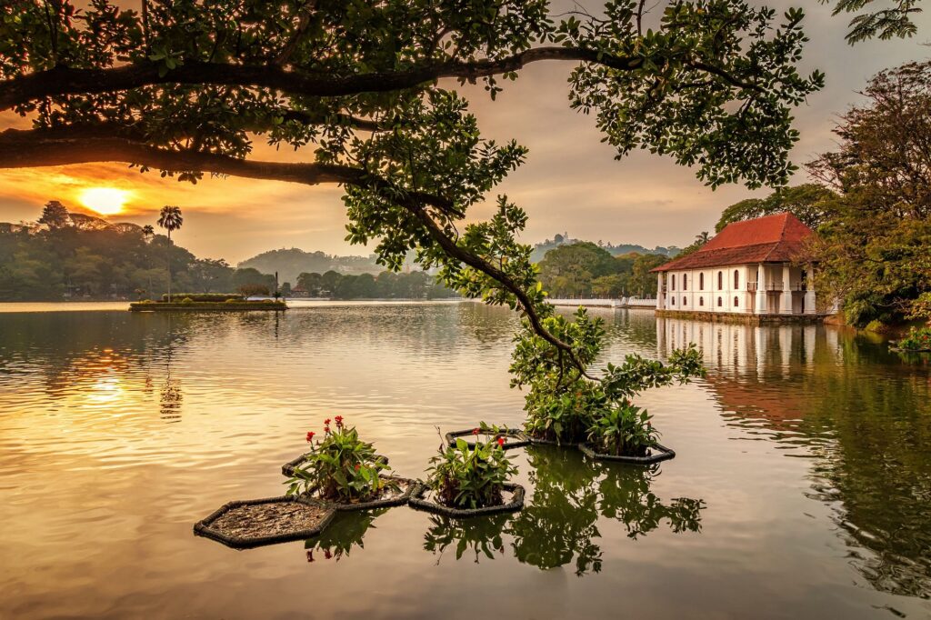 kandy-lake