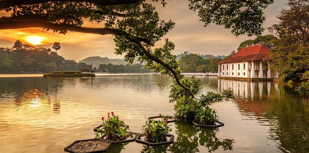 kandy-lake