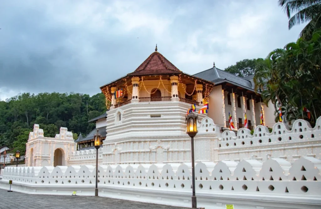 The Ultimate Guide to the Temple of the Sacred Tooth Relic (Sri Dalada Maligawa) 1 4 1 e1769528608404