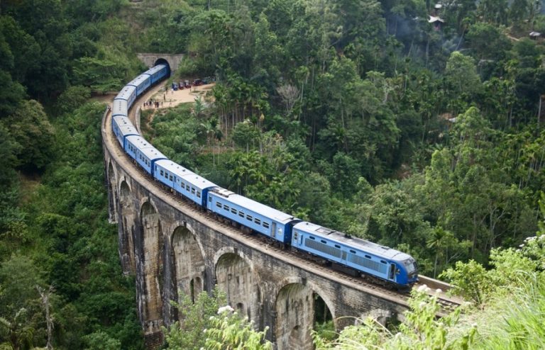 9 Arch Bridge Train